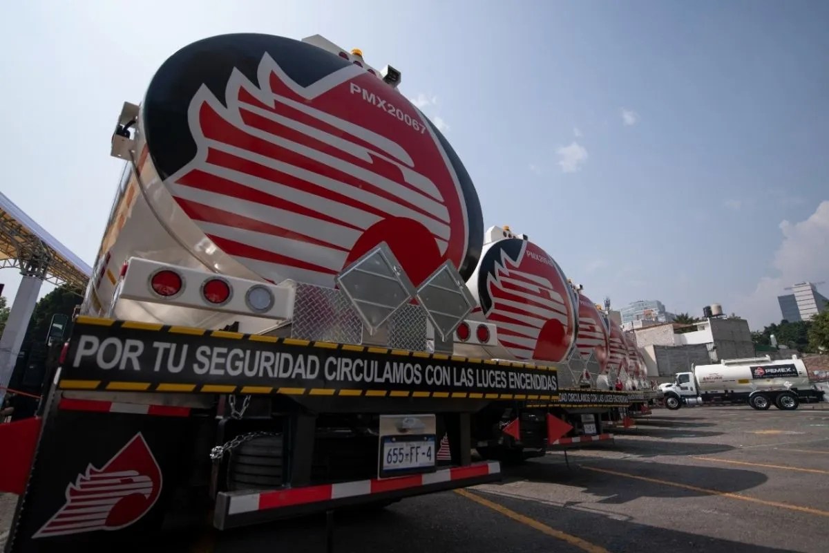 Foto: @Pemex | Pemex destinó más de cinco mil millones de pesos para rentar dos mil 200 camionetas para combatir el huachicol.