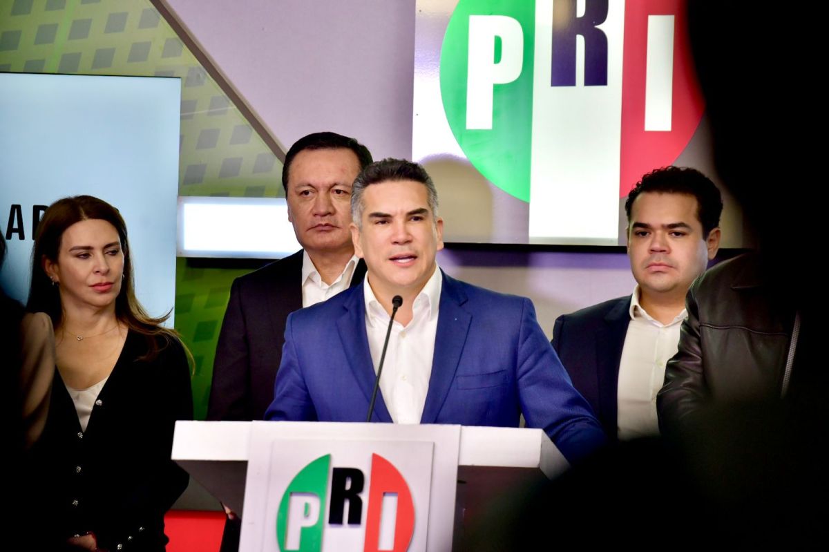 Foto: CEN del PRI | Osorio Chong Alejandro Moreno, aclaró que sus dos coordinadores parlamentarios, “cuentan con el respaldo del partido y de los legisladores.