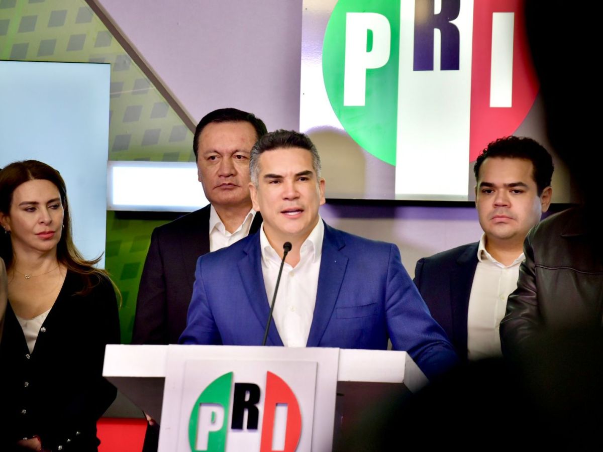 Foto: CEN del PRI | Osorio Chong Alejandro Moreno, aclaró que sus dos coordinadores parlamentarios, “cuentan con el respaldo del partido y de los legisladores.