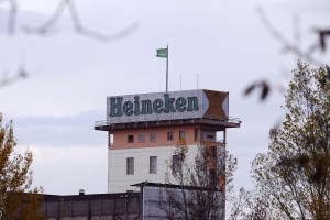 Bill Gates compra parte de Heineken a Femsa. Noticias en tiempo real
