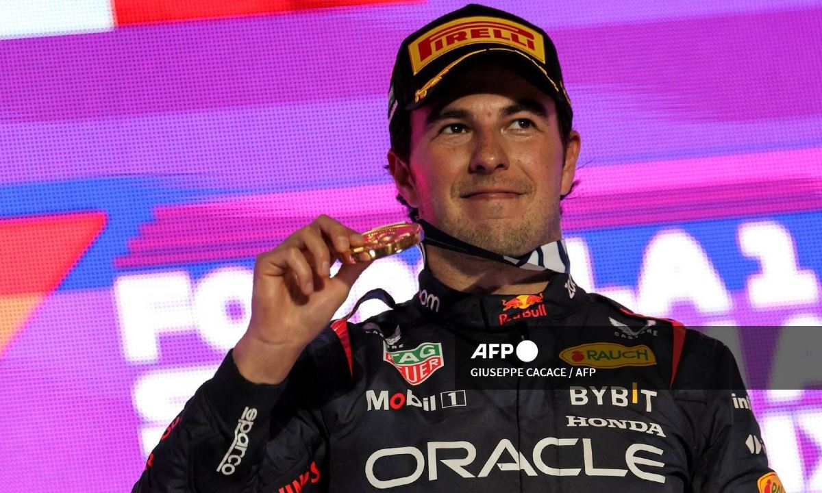 AFP | Checo Pérez consigue la primera posición en el GP de Arabia Saudita.