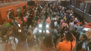 Usuarios reportan retraso de trenes en la Línea 3 del Metro. Noticias en tiempo real