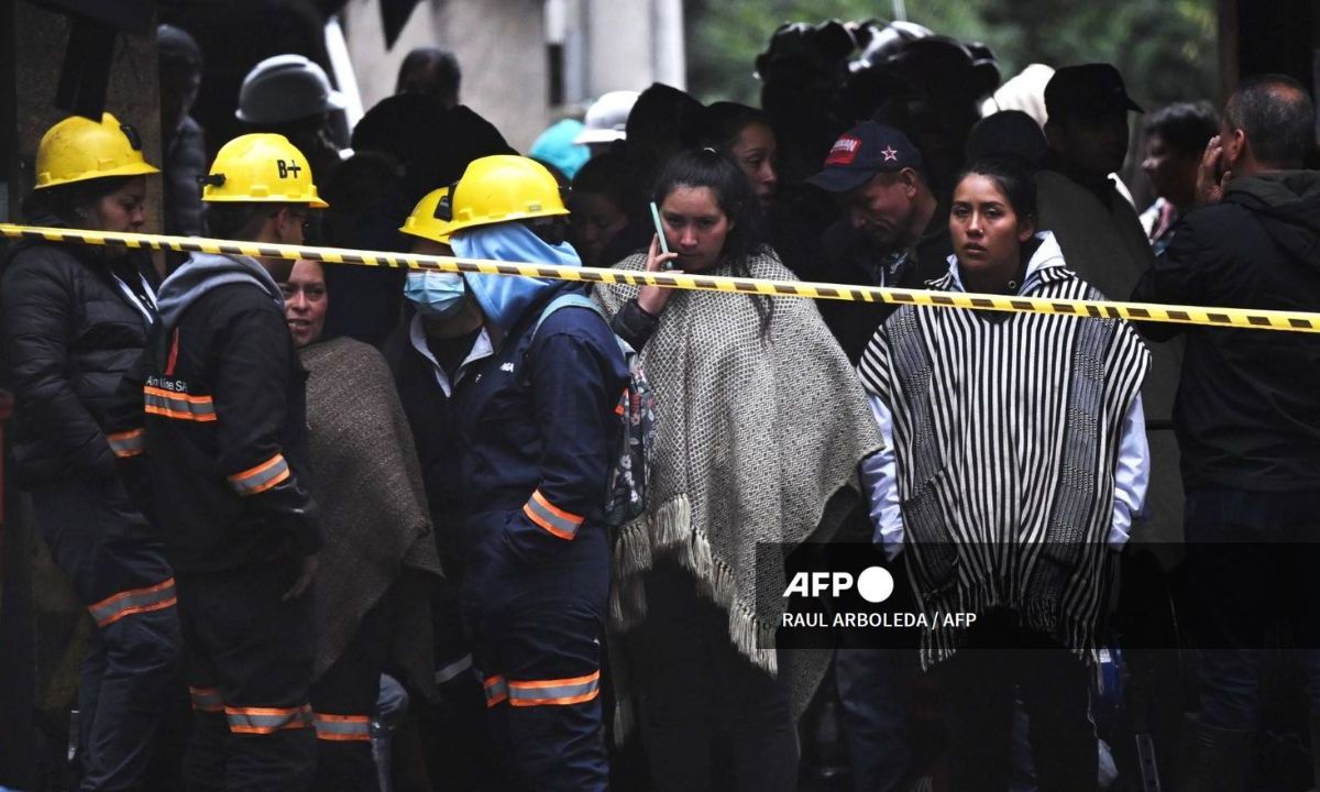 Foto:AFP|Buscan a 10 mineros atrapados por explosión que mató a 11 en Colombia