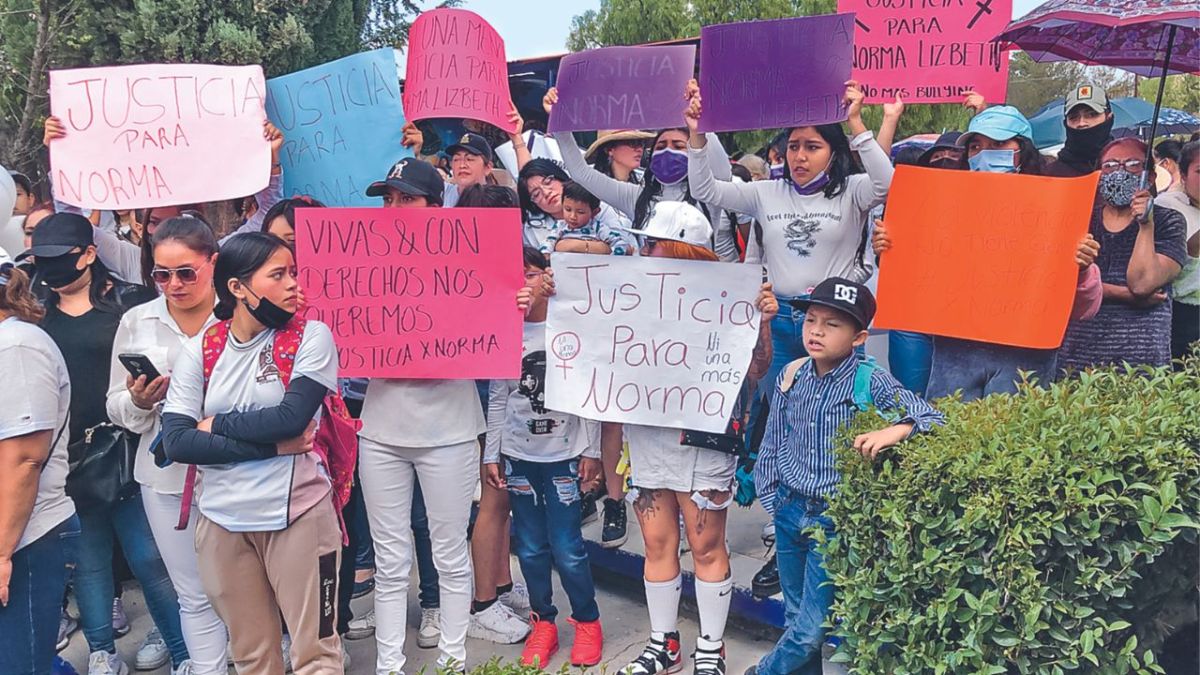 Vecinos de Teotihuacán protestaron en contra del bullying y la muerte de Norma Lizbeth.