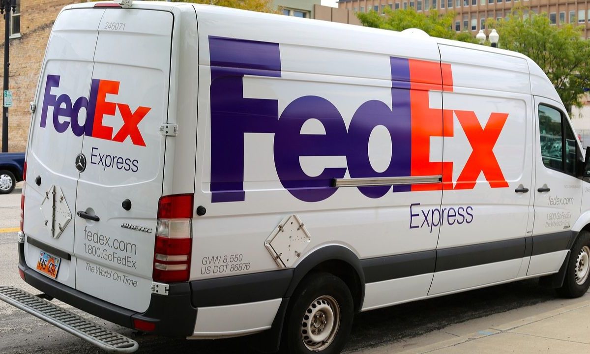 FedEx vio ralentizar su actividad en diciembre y principios de año, lo que redujo su facturación y beneficios