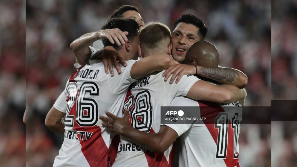 River Plate se trepó al liderato de la Liga argentina de 2023 al derrotar de visita a Sarmiento de Junín