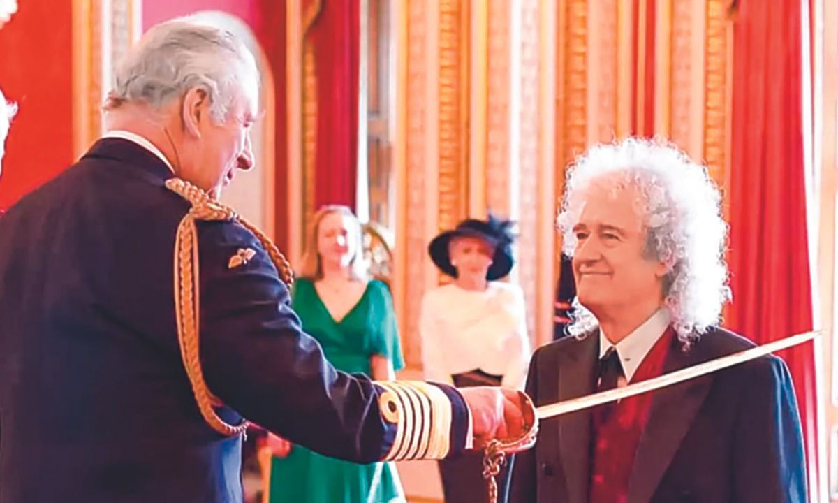 Brian May fue nombrado caballero del Imperio Británico (sir) debido a su contribución en la música