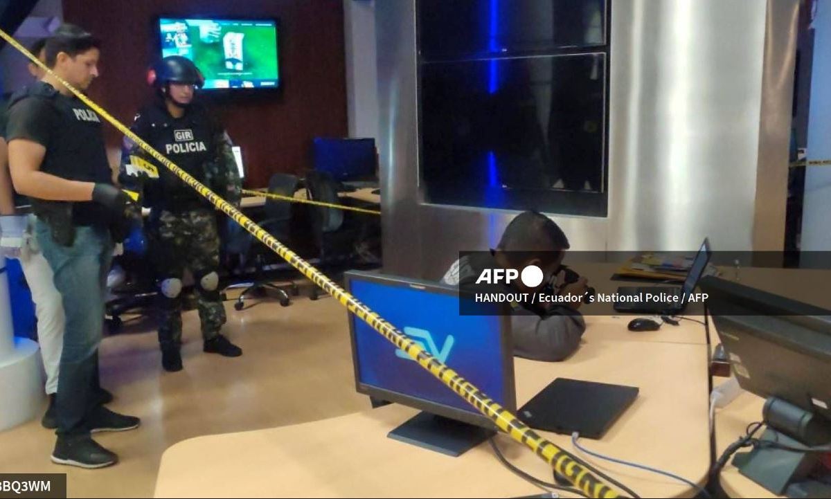 AFP | Envían sobres con explosivos a periodistas en Ecuador.