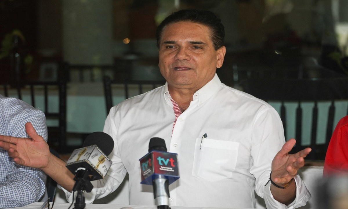 Silvano Aureoles, aspirante a candidato presidencial denunció amenazas de muerte en su contra; responsabiliza a AMLO de su integridad.