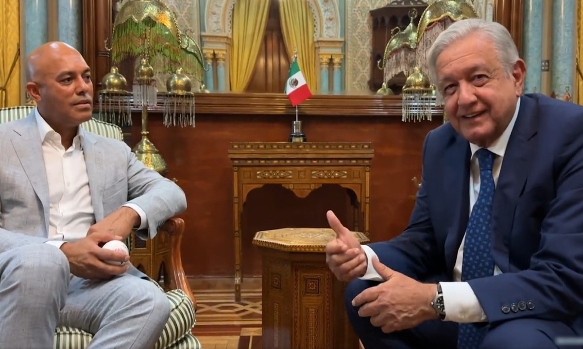 captura | El presidente López Obrador se reúne con exbeisbolista Mariano Rivera.