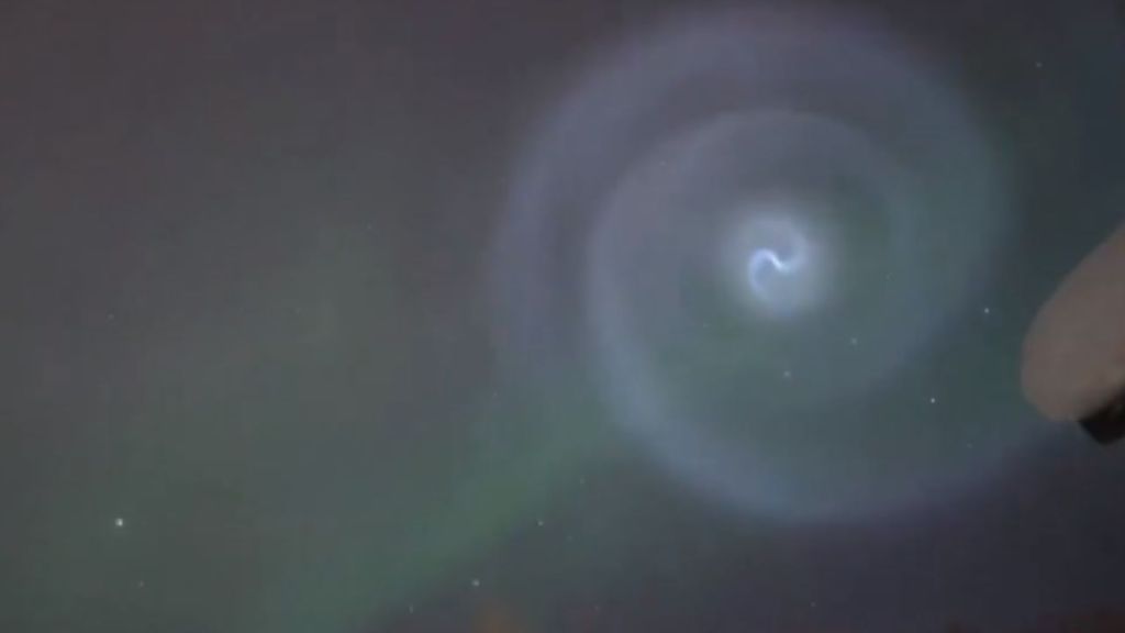 Foto:Captura de pantalla|¿Te lo perdiste? Aparece espiral azul en el cielo de Alaska