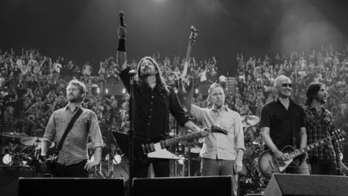 La banda de rock, Foo Fighters, lanzó su sencillo Rescued, y anunció su primer álbum sin su baterista