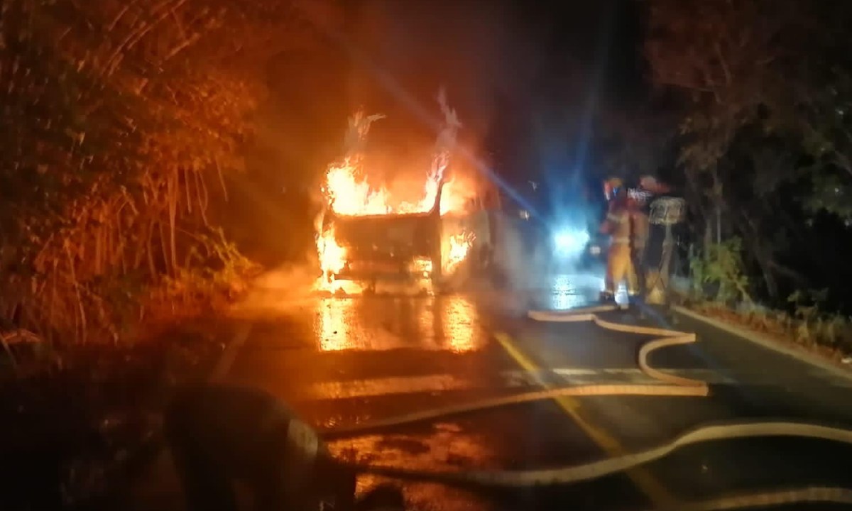 Foto: SSPC Nayarit | Se registran bloqueos y quema de vehículos en Nayarit.