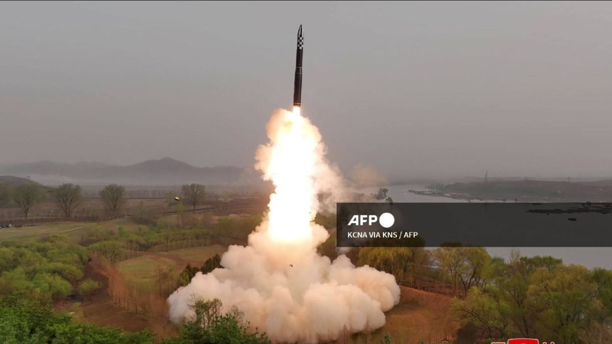 AFP | Corea del Norte lanzó un misil balístico de largo alcance