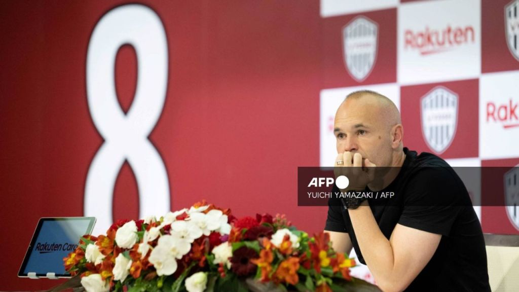 Foto:AFP|¡Se va! Entre lágrimas, Andrés Iniesta abandona al Vissel Kobe