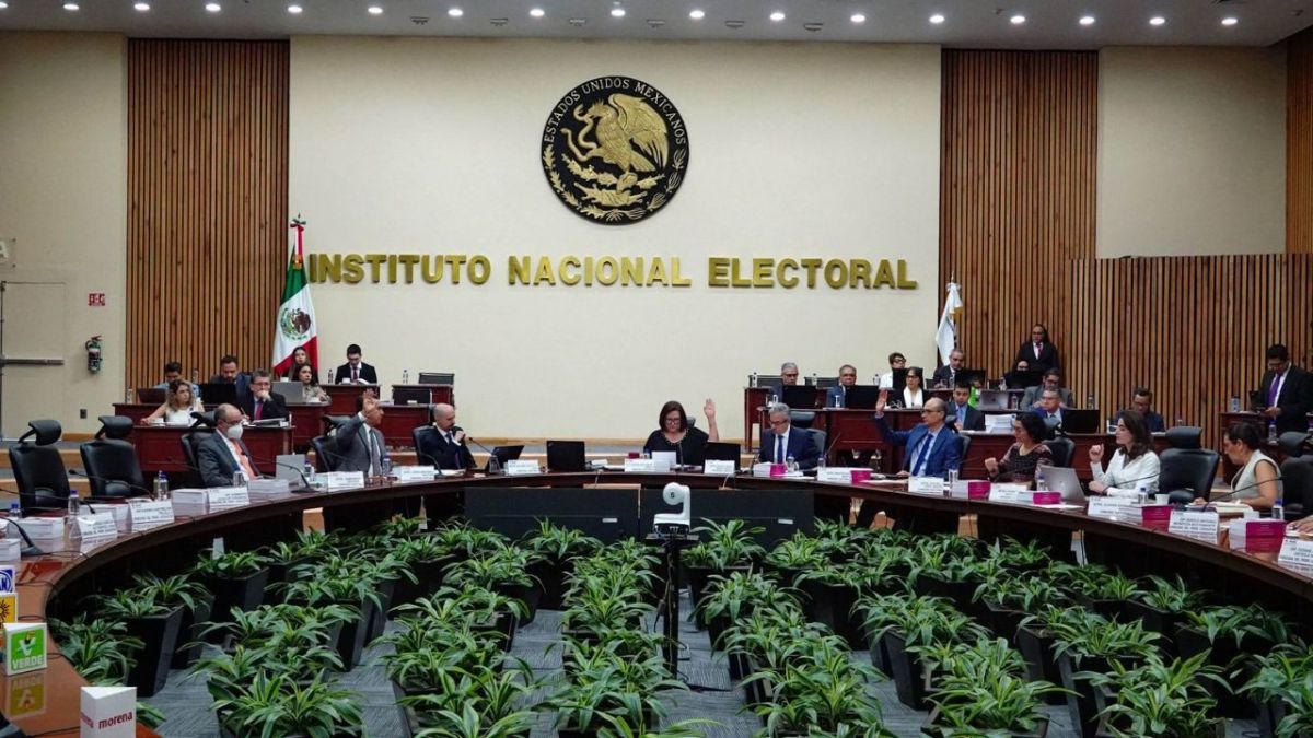 La comisión de Quejas y Denuncias del INE ordenó a Movimiento Ciudadano bajar el promocional en el que crítica al PRI