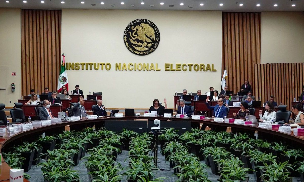 La comisión de Quejas y Denuncias del INE ordenó a Movimiento Ciudadano bajar el promocional en el que crítica al PRI