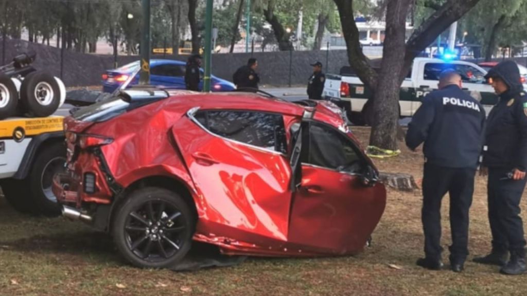Aparatoso accidente automovilístico en Insurgentes Sur, dejó un saldo de un muerto y una mujer lesionada de gravedad