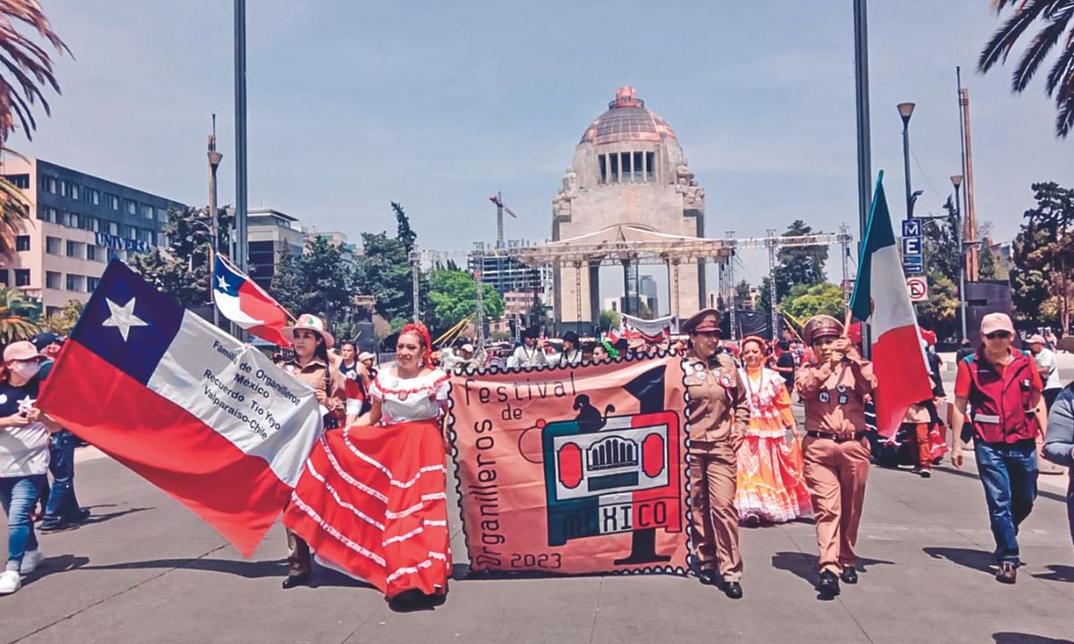 Con música, baile y un gran desfile fue el broche de oro para la culminación del Primer Festival de Organilleros en México