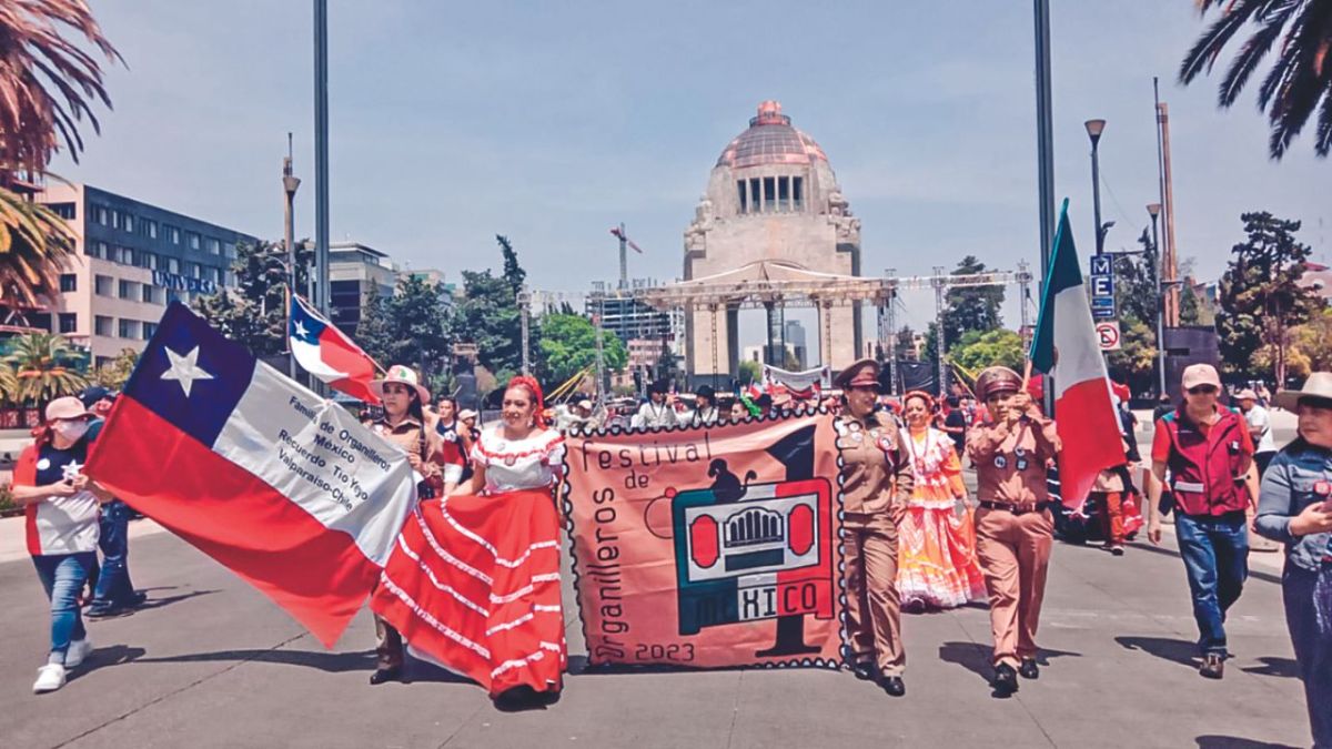 Con música, baile y un gran desfile fue el broche de oro para la culminación del Primer Festival de Organilleros en México