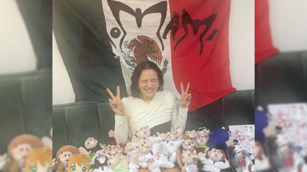 Foto:Redes sociales|“Motomami” Reviven polémica de Rosalía en la que rayó la bandera de México