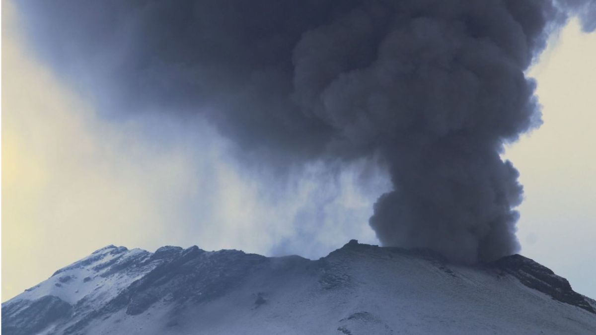 La actividad eruptiva del volcán Popocatépetl aún se mantiene en niveles conocidos