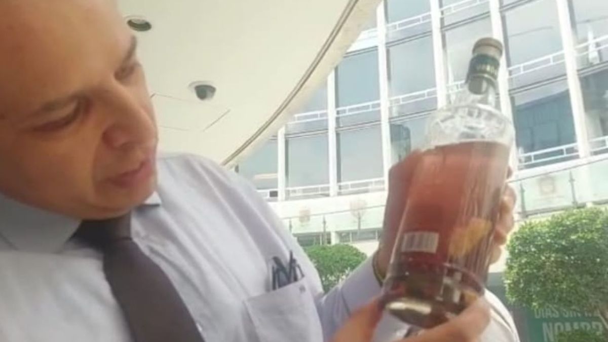 Hirepan Ramírez, aseguró que la botella de vodka que sacó en el pleno durante la sesión de la Comisión Permanente es reciclada