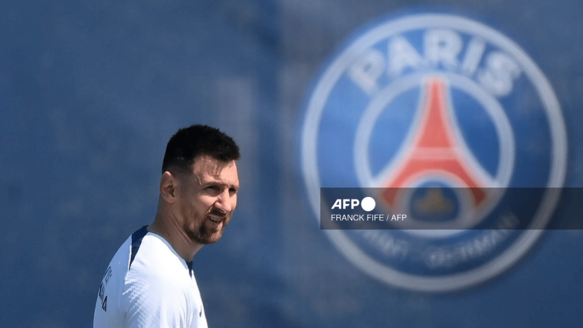 Foto: AFP | El DT del PSG oficializó la salida de Messi del equipo parisino.