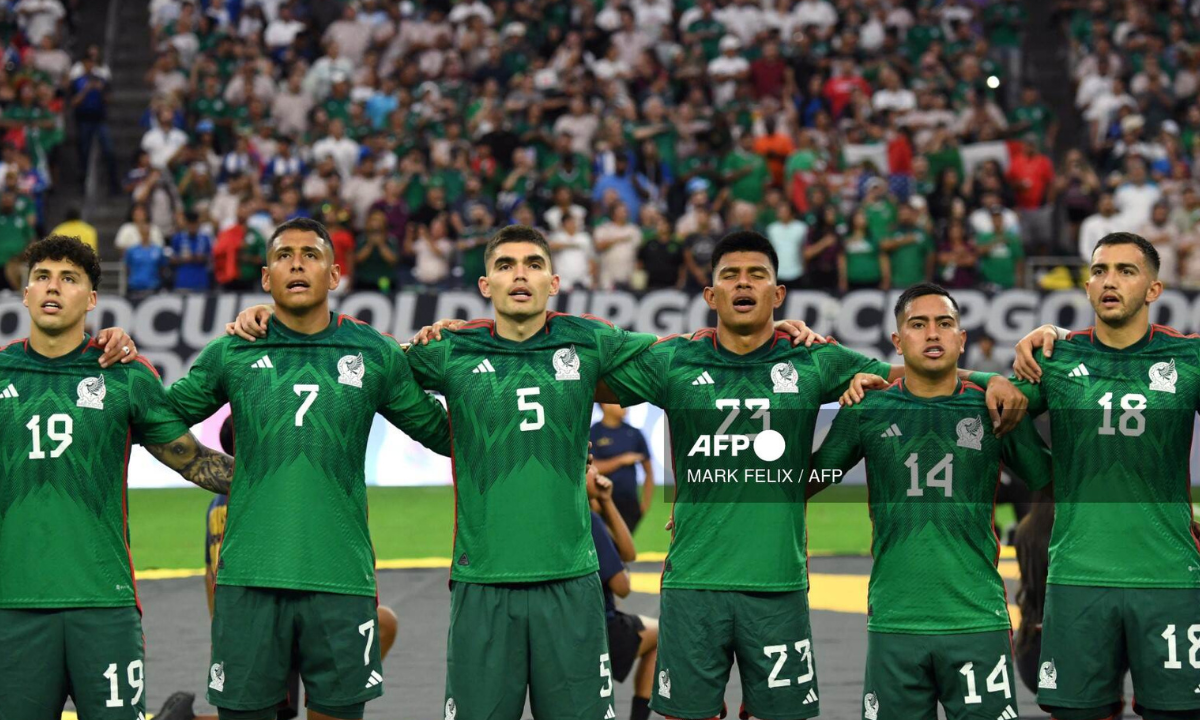 Foto: AFP | A pesar de no haber tenido un buen mundial, México escaló una posición en el ranking de la FIFA.