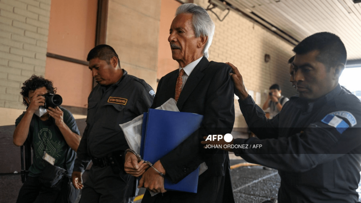 Foto: AFP | José Rubén Zamora Marroquín fue condenado a prisión en Guatemala.
