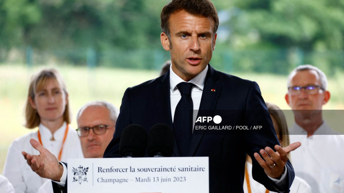 Foto: AFP | Emmanuel Macron intervendría para mantener a Mbappé en el PSG.