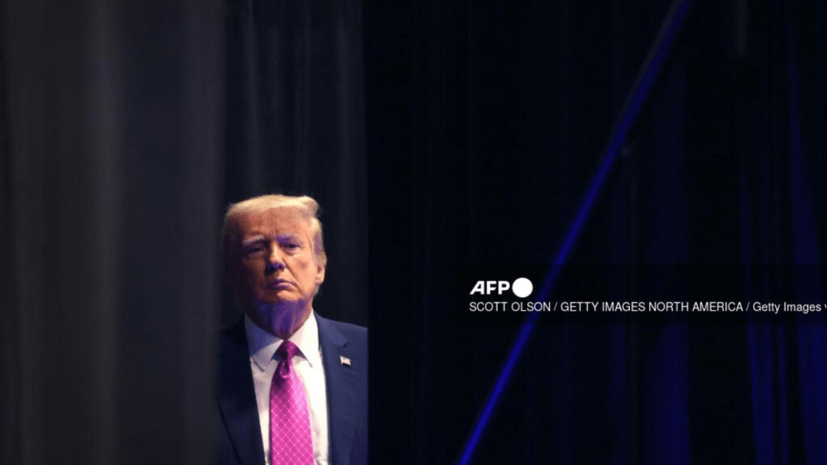 Foto: AFP | Trump denuncia "persecución de opositor político" tras comparecer