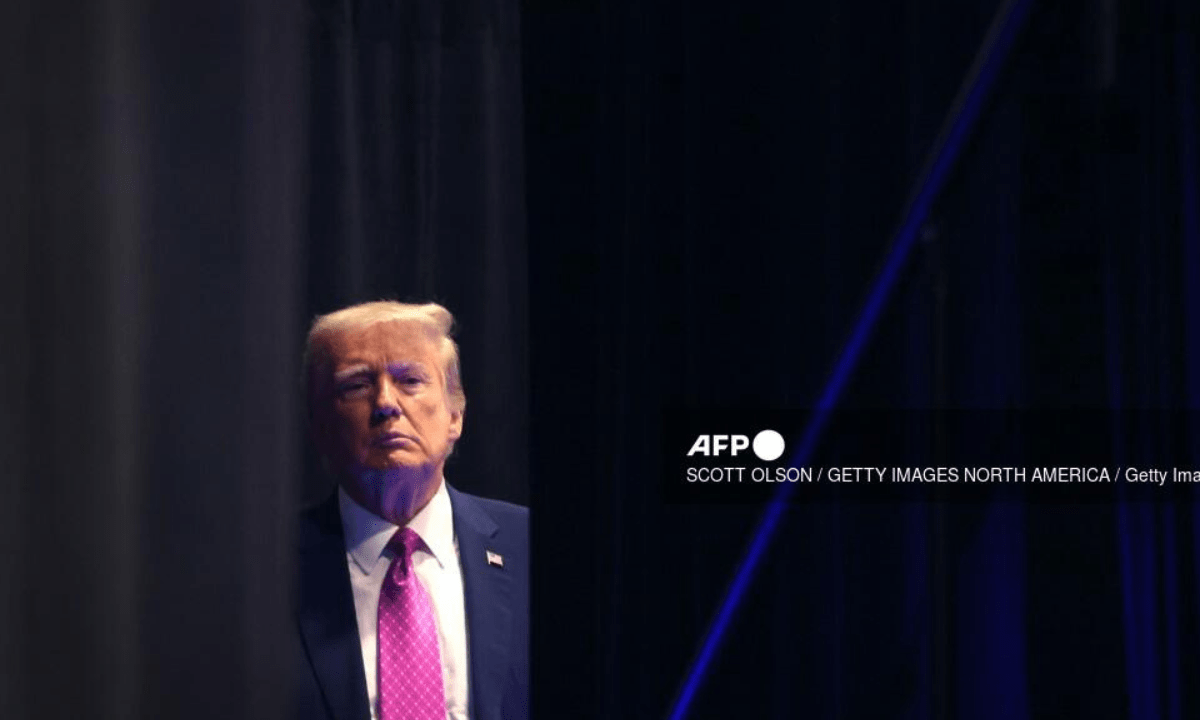Foto: AFP | Trump denuncia "persecución de opositor político" tras comparecer
