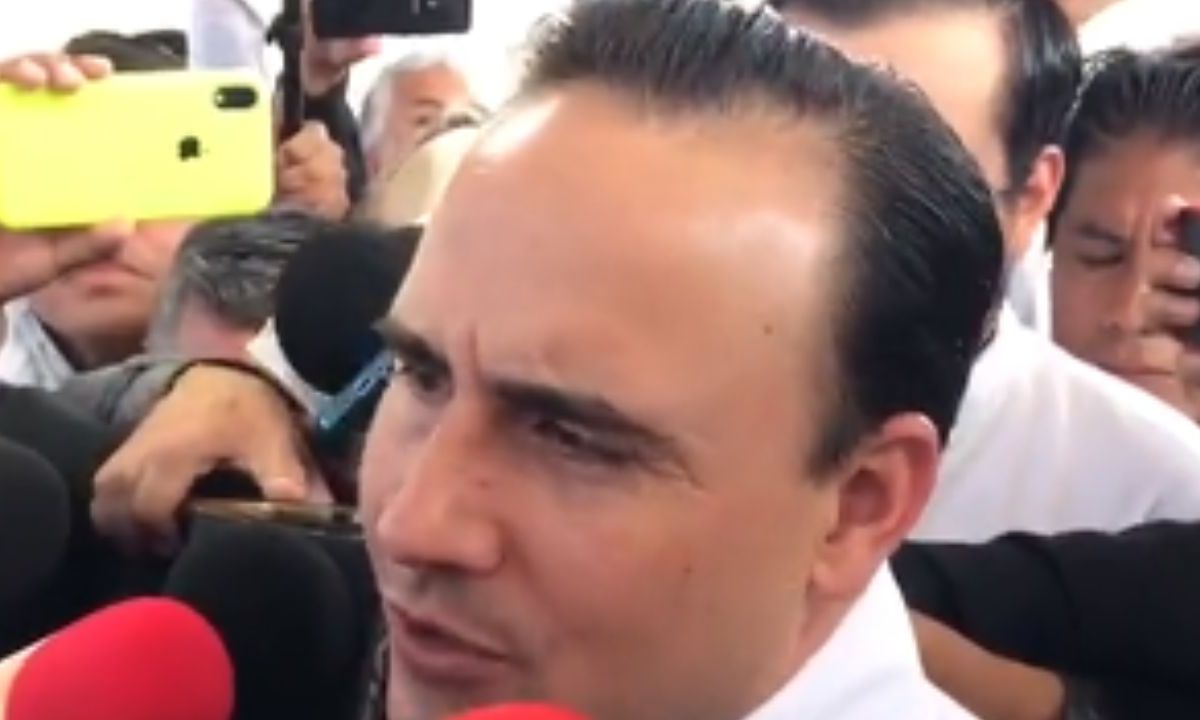Manolo Jiménez, de la Alianza Ciudadana por la Seguridad, emitió su voto en las elecciones a gobernador en Coahuila