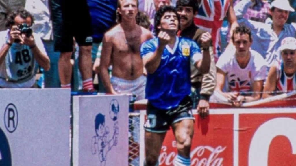 Foto:Redes sociales|¡Grande Diego! A 37 años, hinchas festejan el “Gol del Siglo” de Maradona