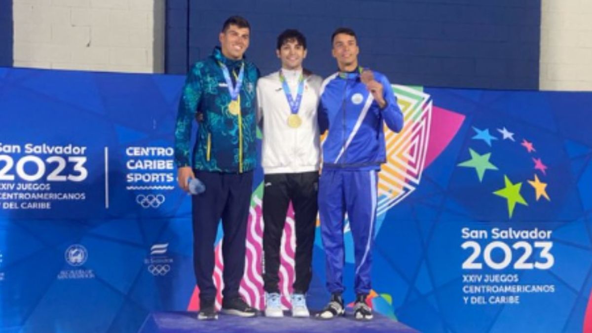 Foto:Twitter/@CoqueTrejo|Mexicano y arubeño rompen récord y ganan medalla de oro en Natación