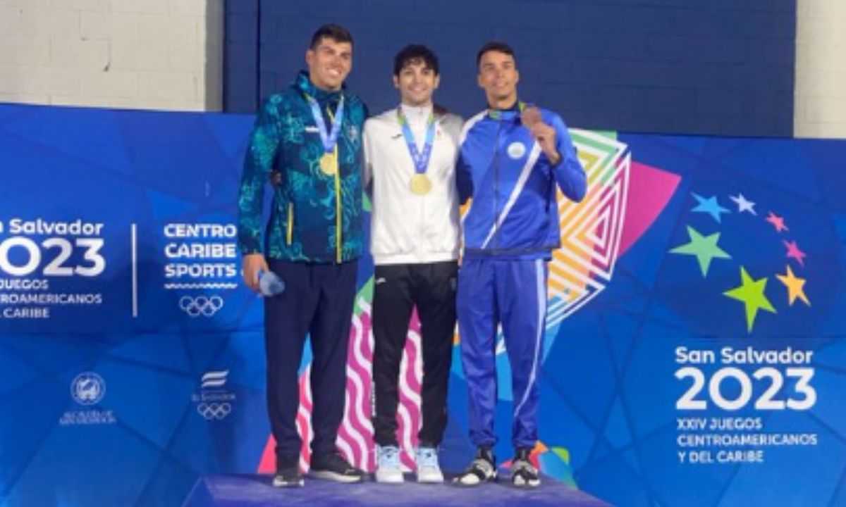 Foto:Twitter/@CoqueTrejo|Mexicano y arubeño rompen récord y ganan medalla de oro en Natación