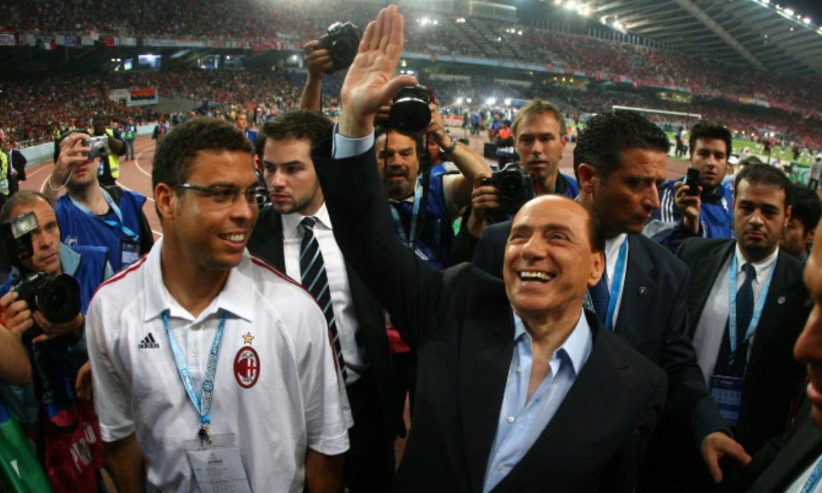 Berlusconi, fanático del fútbol, presidió durante 31 años el AC Milan