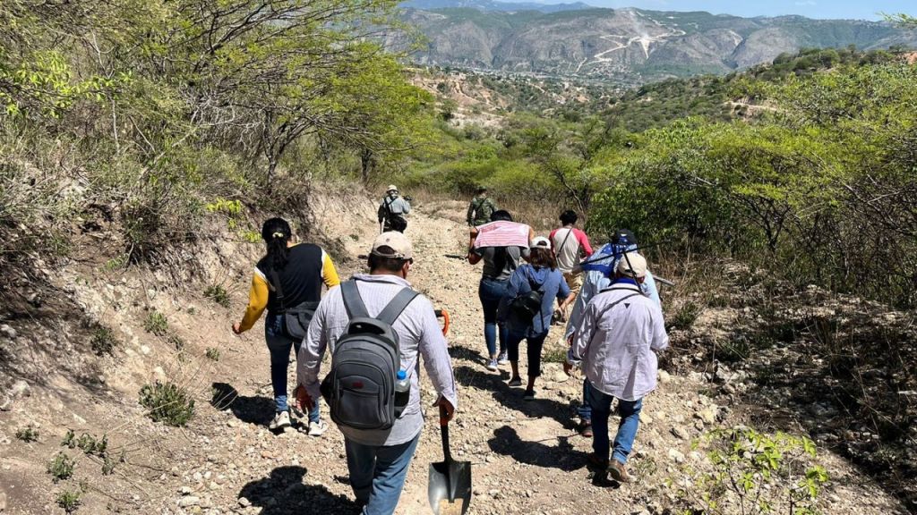 Reactivaron la jornada de rastreo de fosas clandestinas en cerros de la periferia de Tlapa