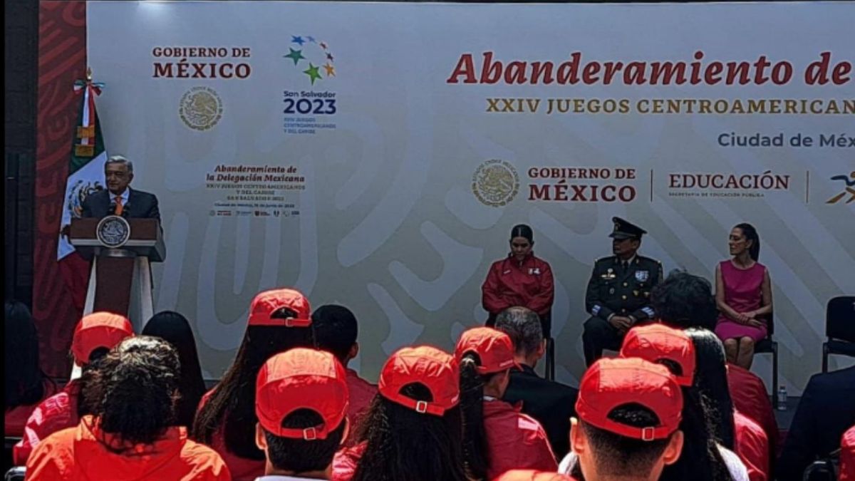 Foto:Twitter/@CONADE|Abanderan a comitiva mexicana que irá a Juegos Centroamericanos