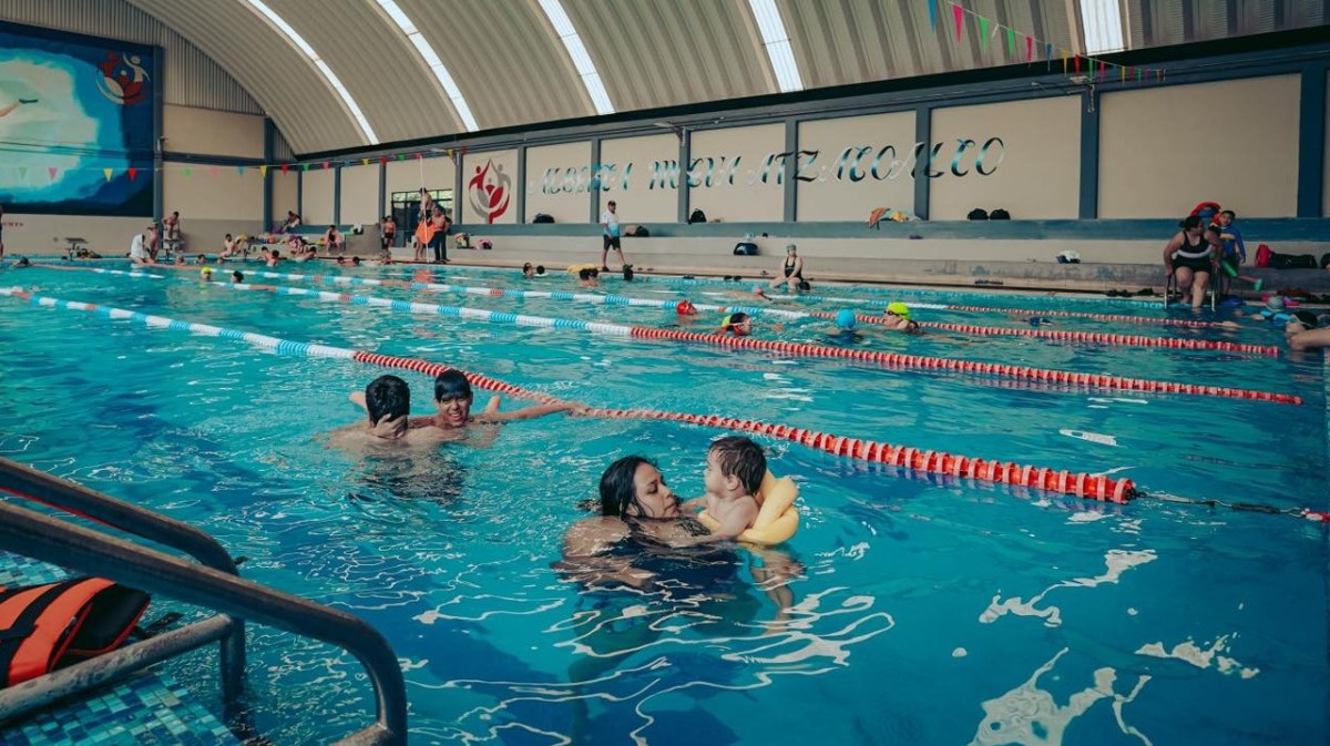 La alcaldía GAM cuenta con varias albercas para que puedas tomar clases de natación