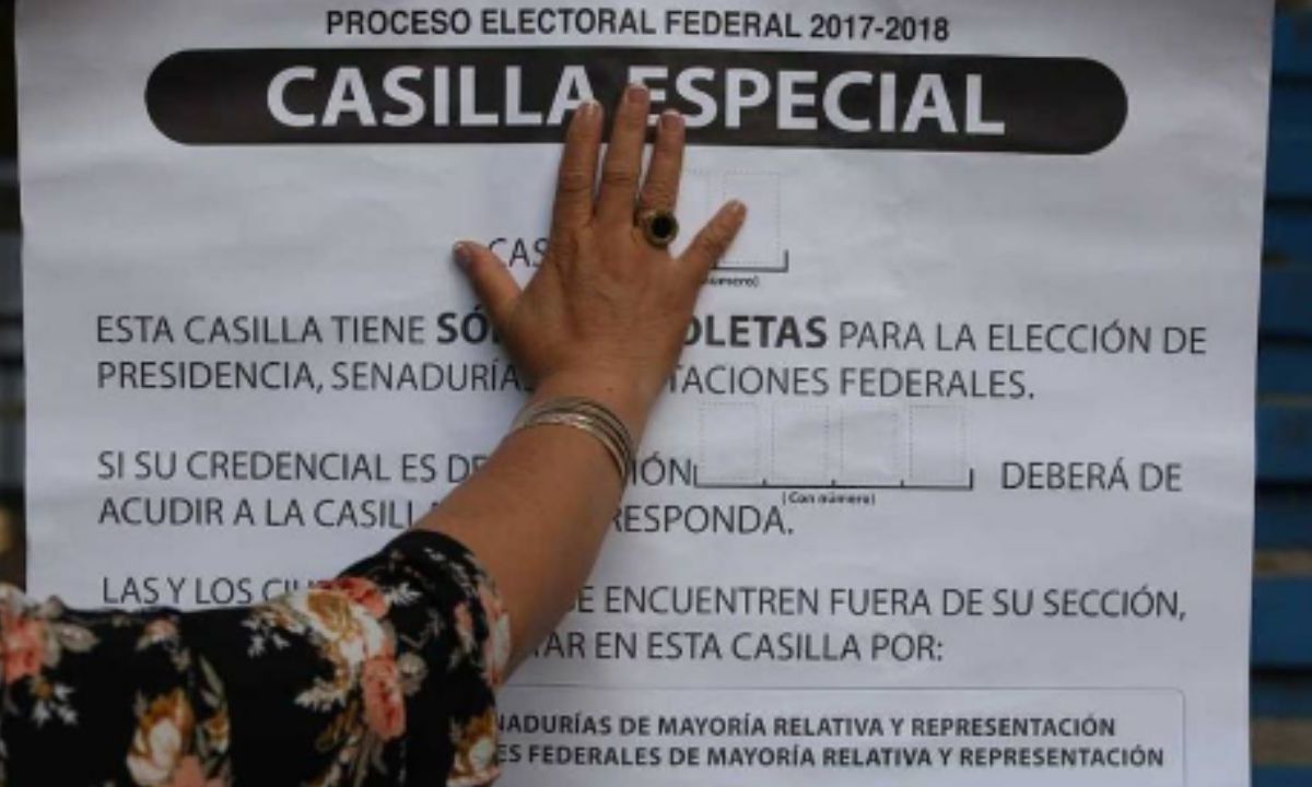 En la casilla especial 4948 de Tlalnepantla, decenas de mexiquenses de otros municipios y servidores públicos emitieron su voto