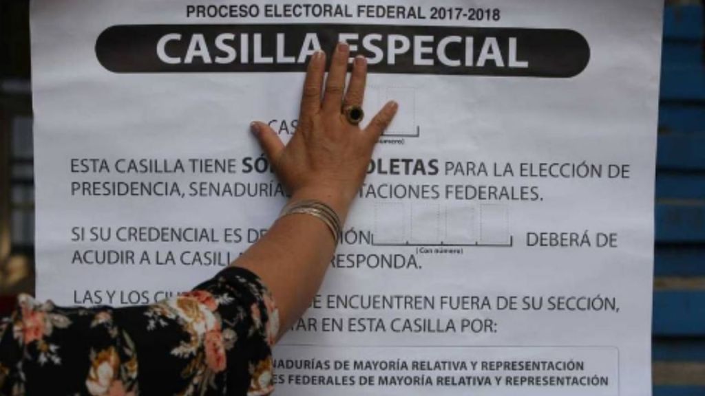 En la casilla especial 4948 de Tlalnepantla, decenas de mexiquenses de otros municipios y servidores públicos emitieron su voto