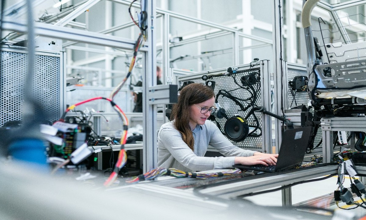 El Día Internacional de la Mujer en la Ingeniería reconoce a las mujeres que ejercen esta carrera