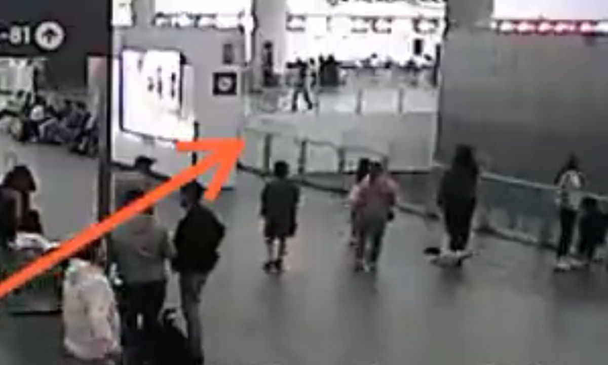 El Aeropuerto Internacional de la Ciudad de México (AICM) compartió el video en el momento en que ocurrió el incidente.