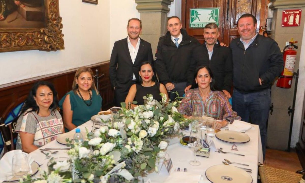 Los alcaldes opositores se reunieron en el Café Tacuva, ubicado en el Centro Histórico.