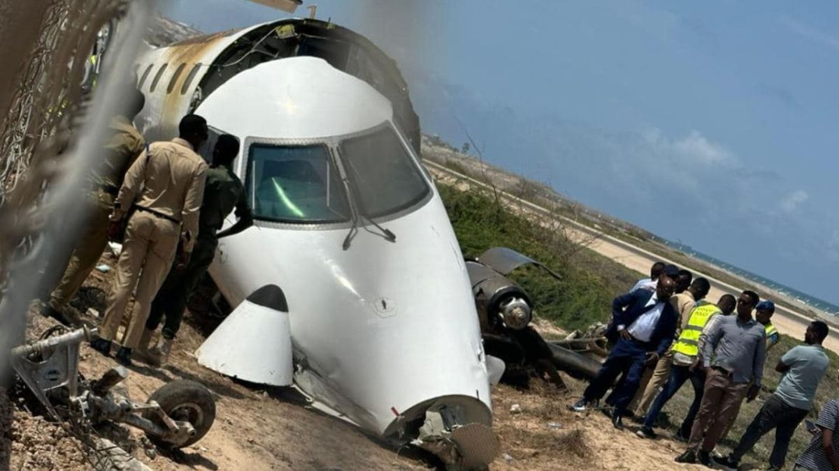 Un avión en Somalia se estrelló contra uno de los muros de la pista tras realizar un aterrizaje de emergencia