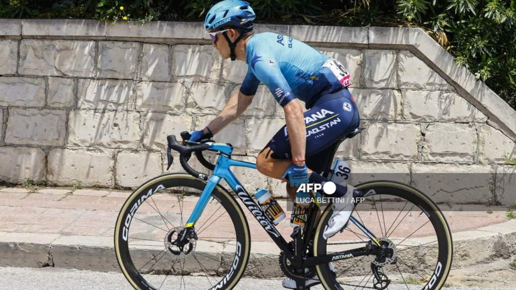 El ciclista colombiano Miguel Ángel López, mejor conocido como 'Superman', quedó suspendido provisionalmente por una "potencial violación de las reglas antidopaje"