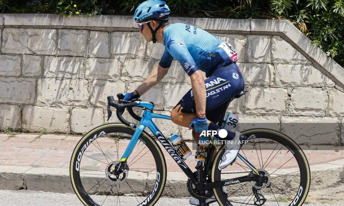 El ciclista colombiano Miguel Ángel López, mejor conocido como 'Superman', quedó suspendido provisionalmente por una "potencial violación de las reglas antidopaje"