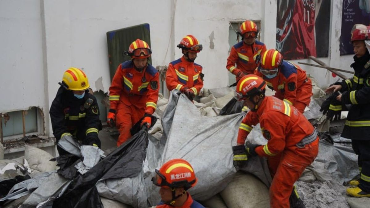 Colapso de techo en gimnasio de China deja al menos 10 muertos